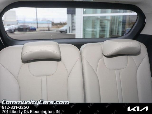 new 2025 Kia Sorento car, priced at $37,856