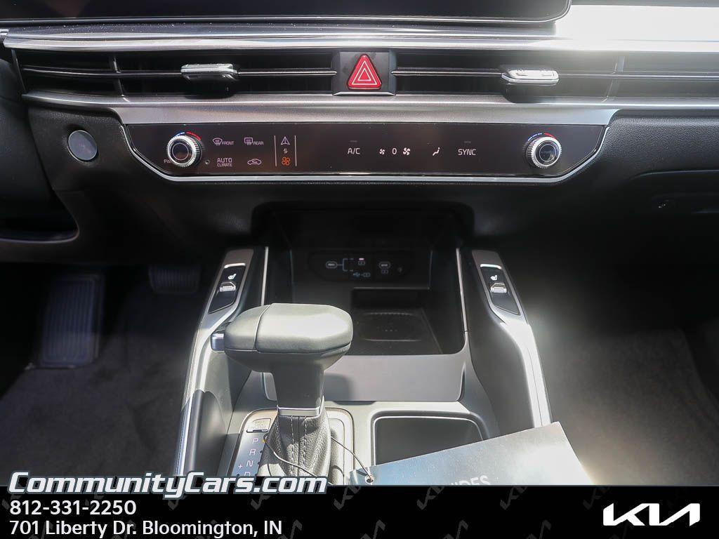 new 2025 Kia Sorento car, priced at $37,678