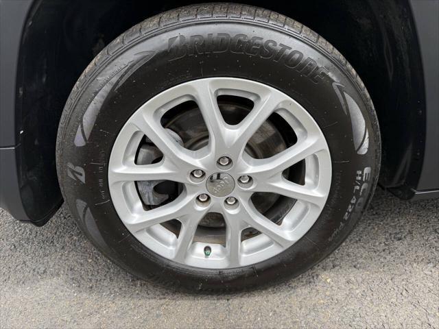 used 2015 Jeep Cherokee car, priced at $11,995