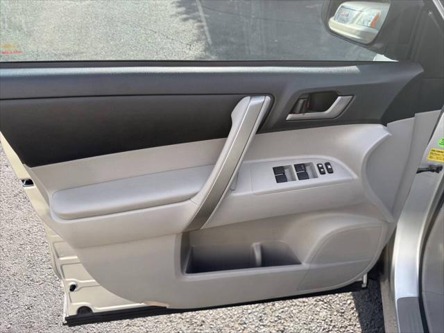used 2012 Toyota Highlander car, priced at $11,995