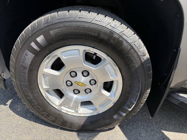 used 2008 Chevrolet Suburban car, priced at $9,995