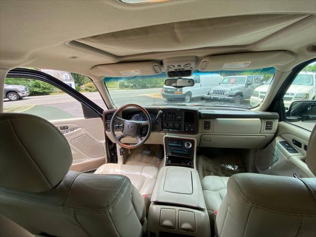 used 2002 Cadillac Escalade car, priced at $7,995