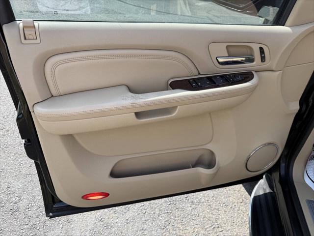 used 2009 Cadillac Escalade car, priced at $9,995
