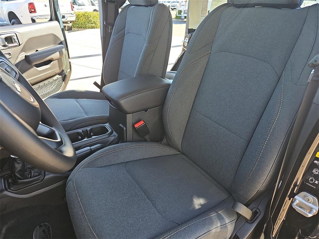 new 2025 Jeep Wrangler car