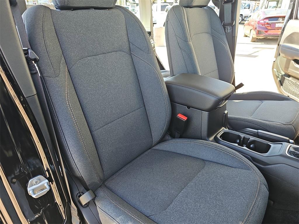 new 2025 Jeep Wrangler car