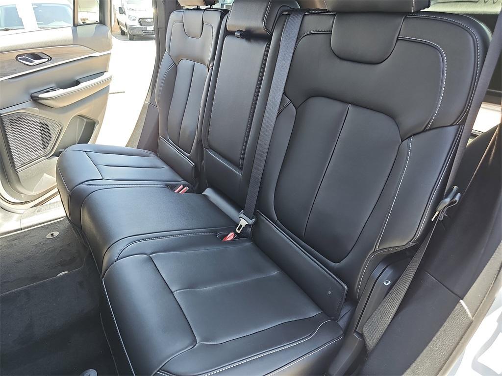 new 2025 Jeep Grand Cherokee car, priced at $43,286