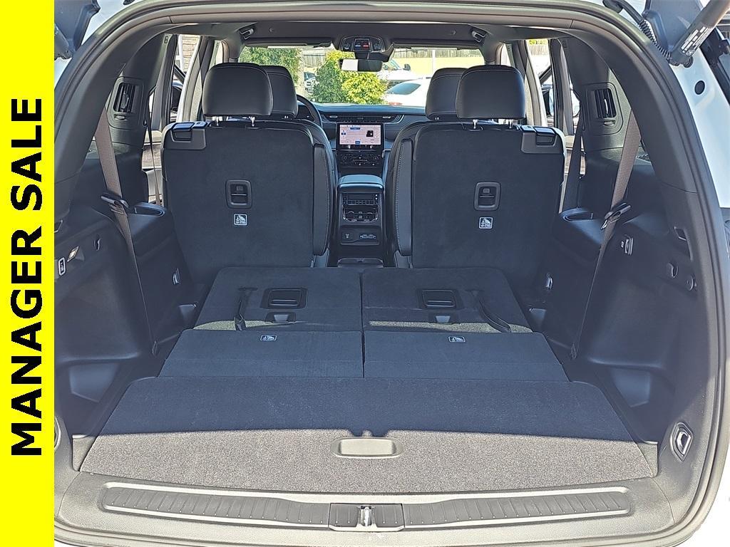 new 2025 Jeep Grand Cherokee L car, priced at $45,076