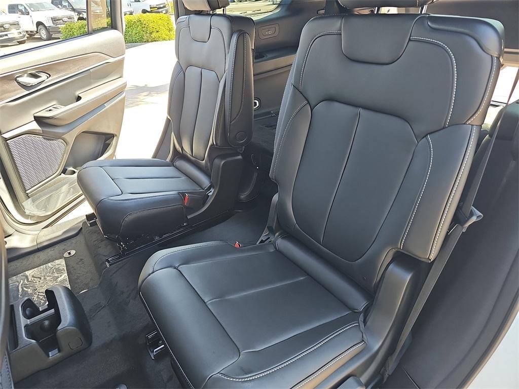 new 2025 Jeep Grand Cherokee L car, priced at $46,077