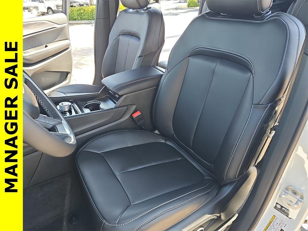 new 2025 Jeep Grand Cherokee L car, priced at $45,076