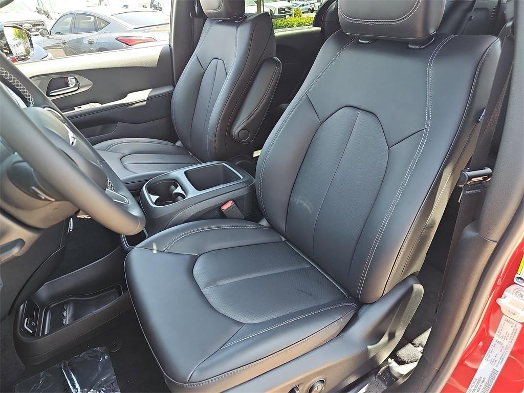 new 2025 Chrysler Pacifica car, priced at $42,247