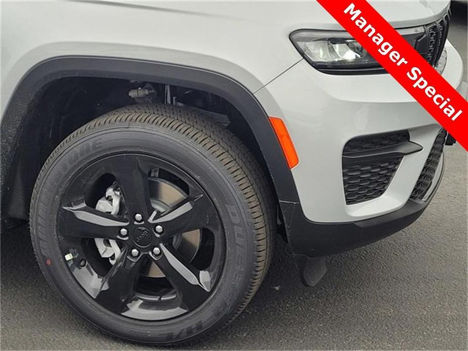 new 2024 Jeep Grand Cherokee car, priced at $43,320