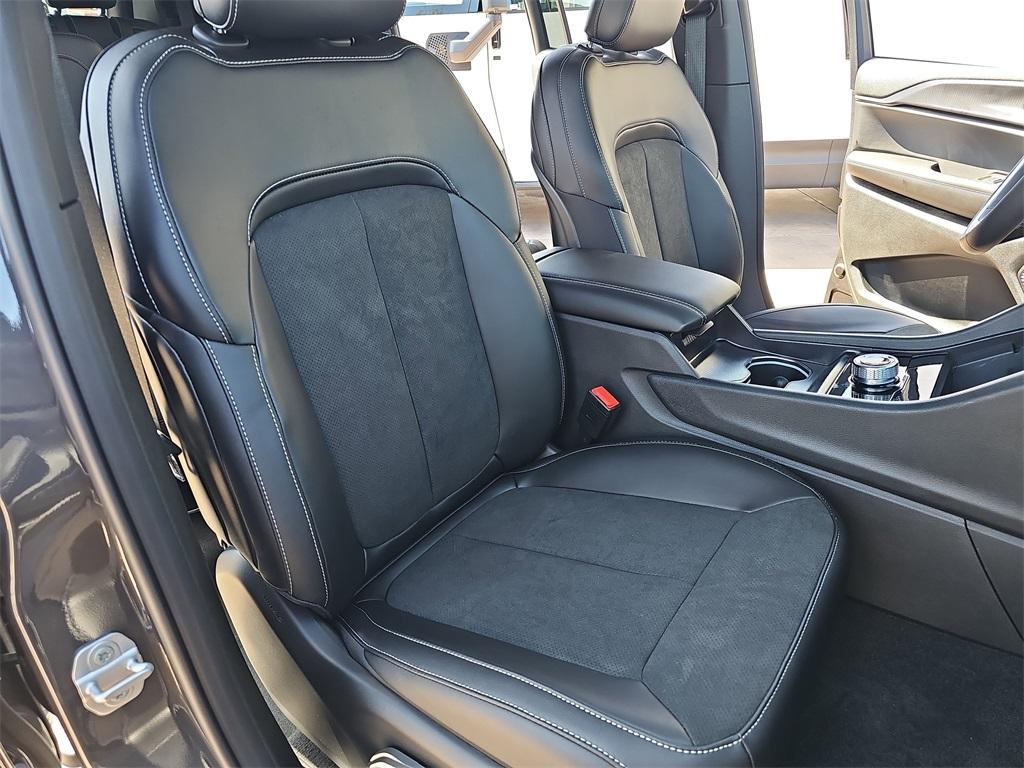 new 2025 Jeep Grand Cherokee L car