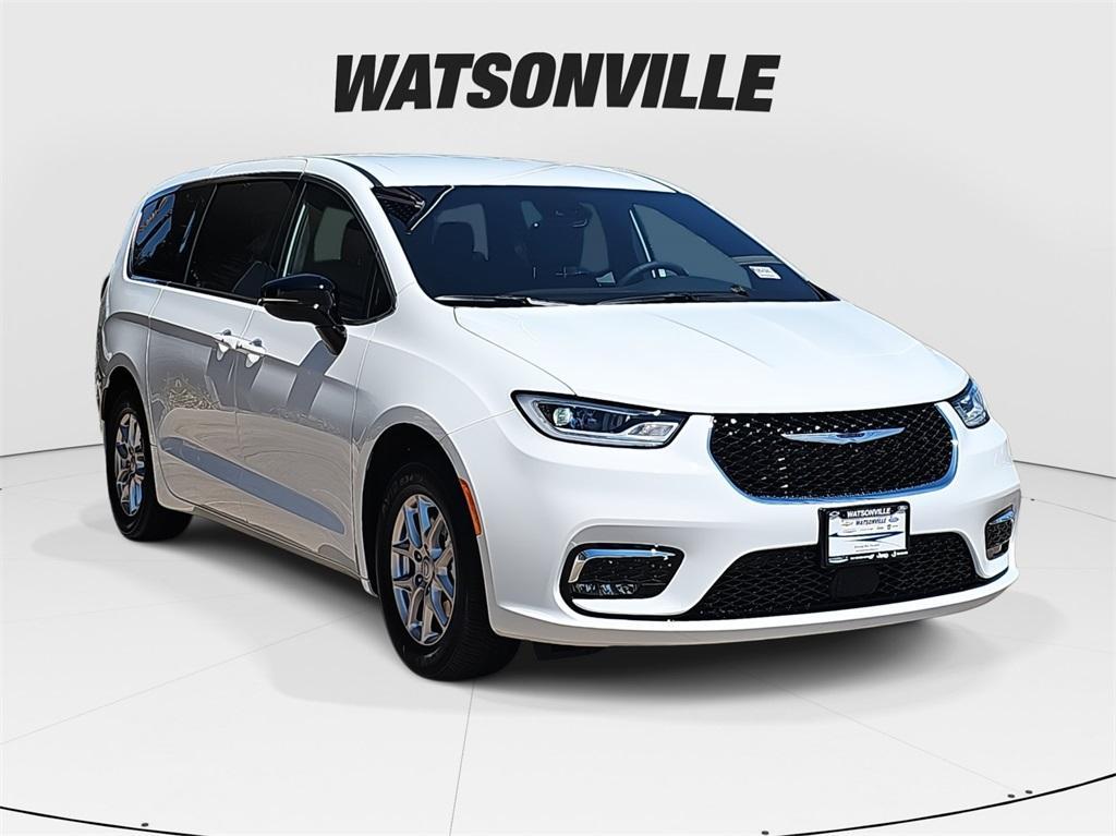 new 2025 Chrysler Pacifica car