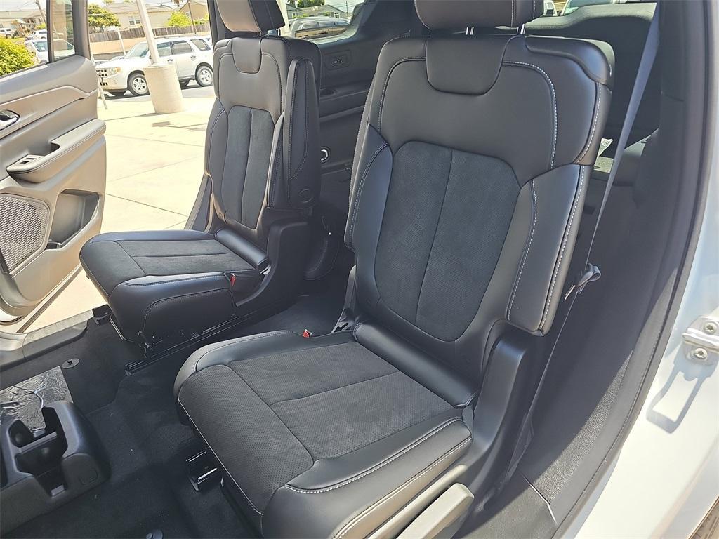 new 2025 Jeep Grand Cherokee L car