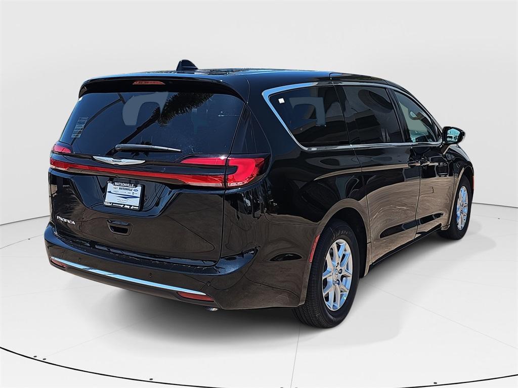 new 2025 Chrysler Pacifica car