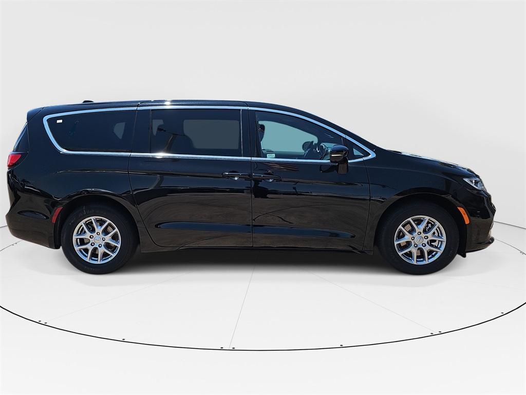new 2025 Chrysler Pacifica car