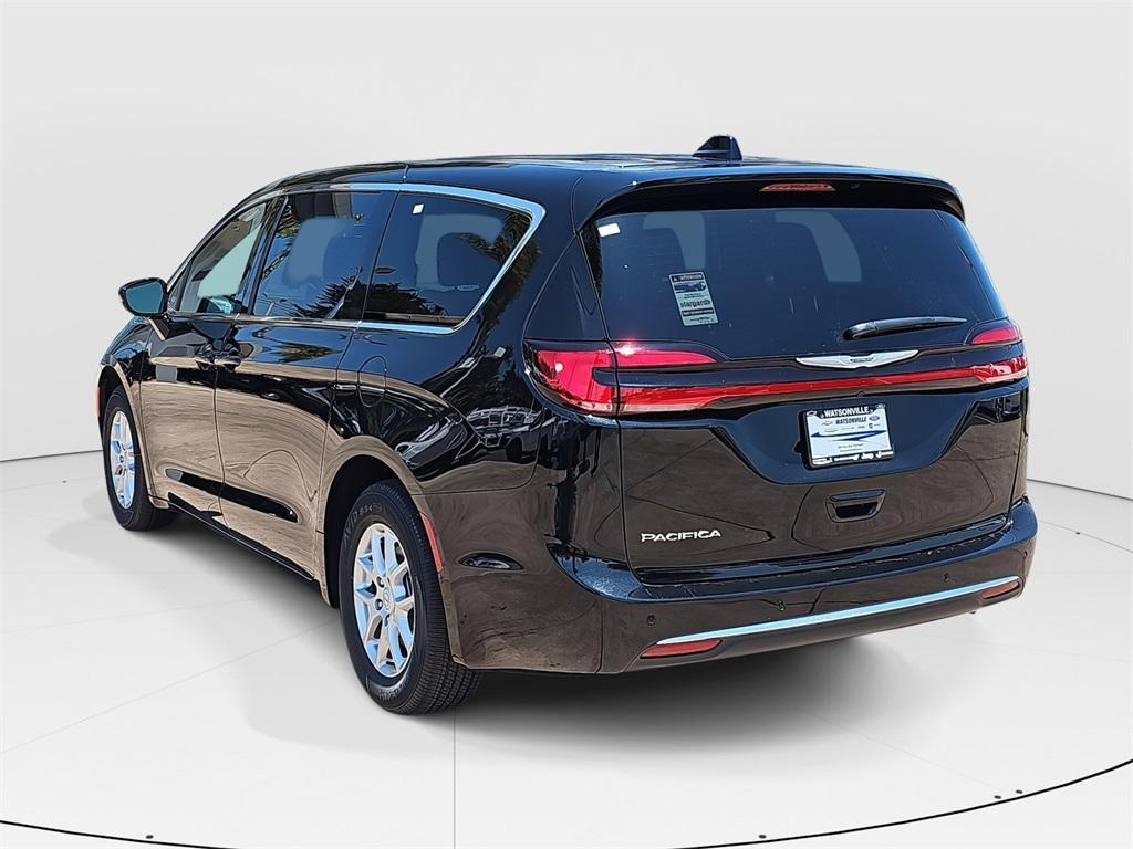 new 2025 Chrysler Pacifica car