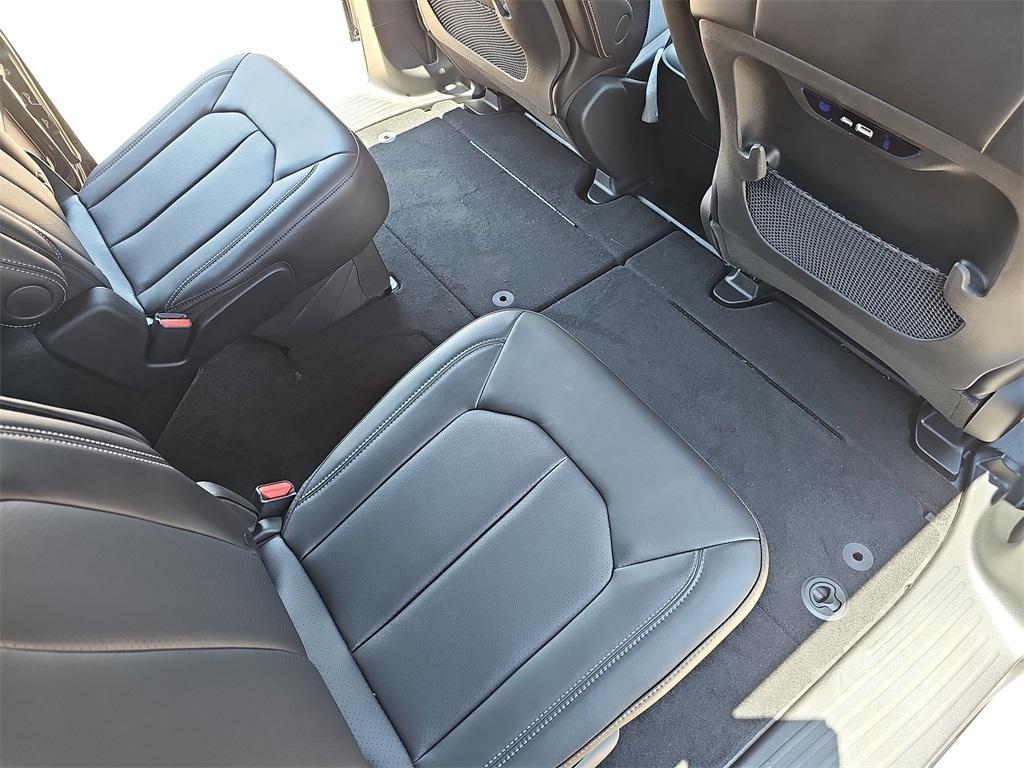 new 2025 Chrysler Pacifica car