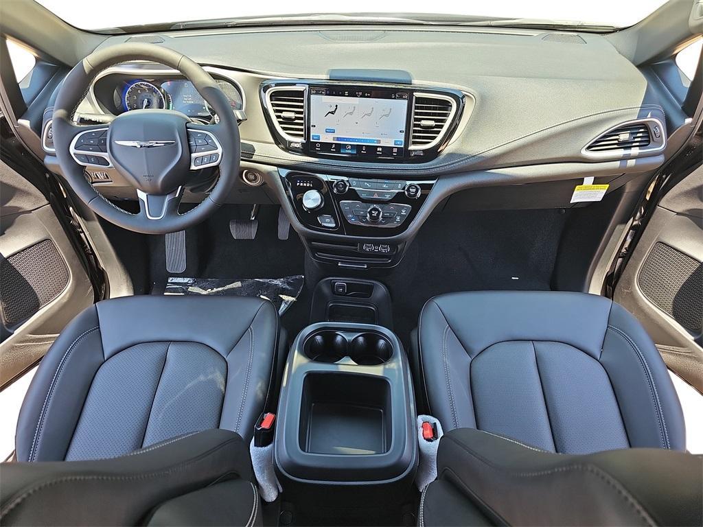 new 2025 Chrysler Pacifica car