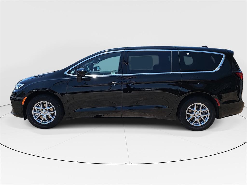 new 2025 Chrysler Pacifica car