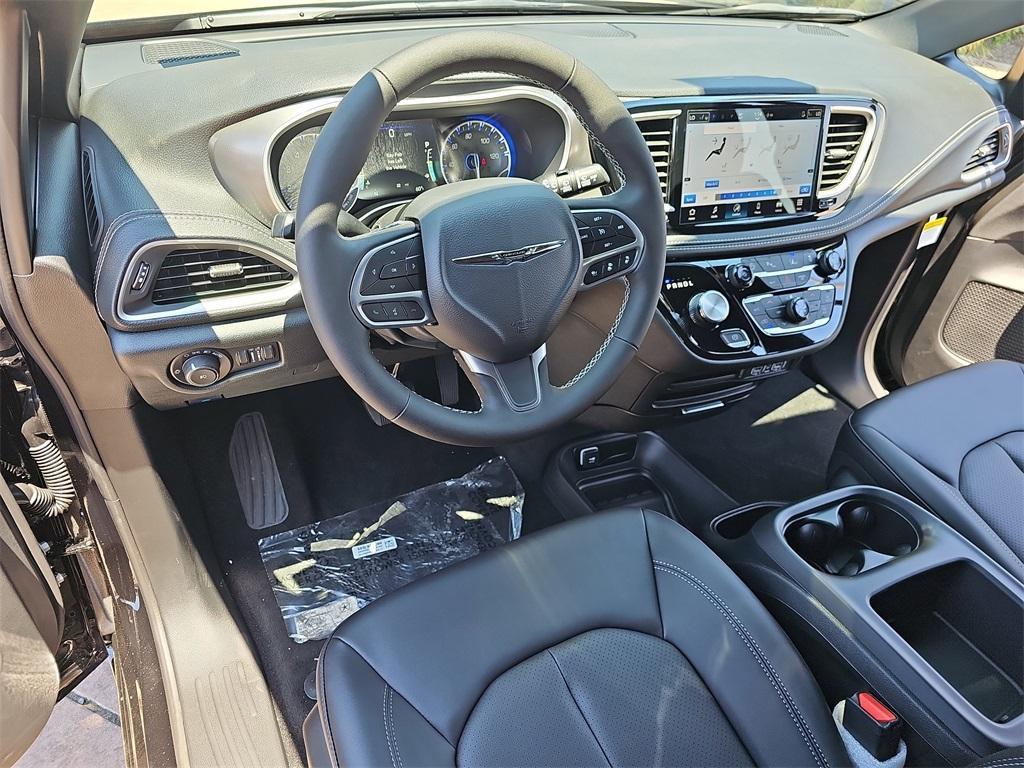new 2025 Chrysler Pacifica car