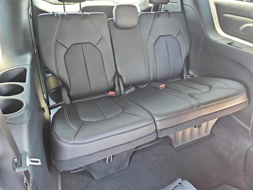new 2025 Chrysler Pacifica car