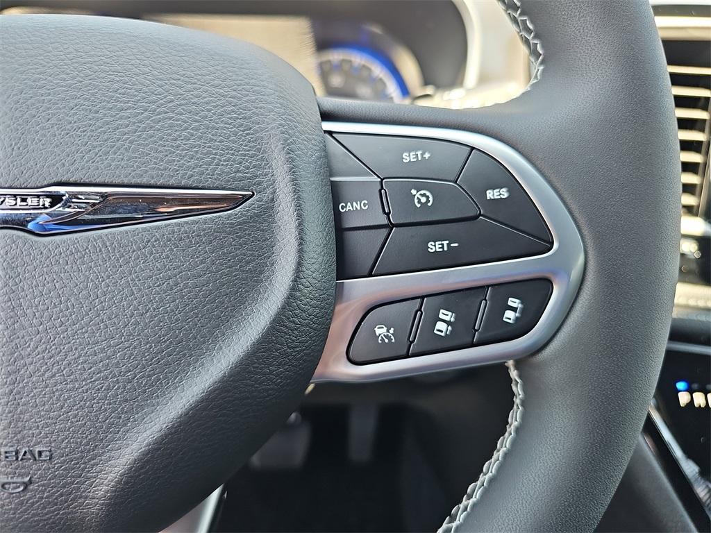 new 2025 Chrysler Pacifica car