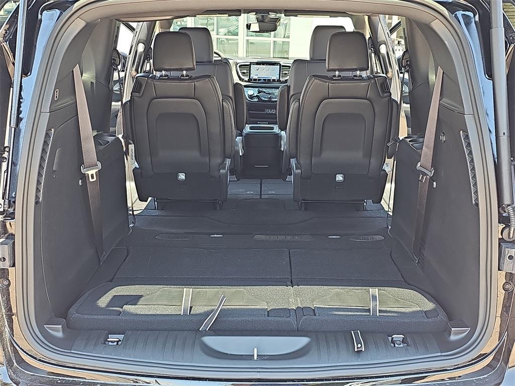 new 2025 Chrysler Pacifica car