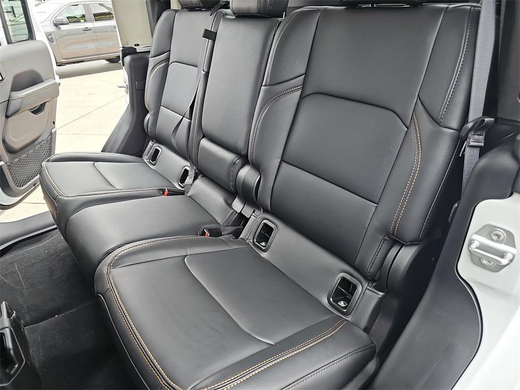 new 2025 Jeep Gladiator car