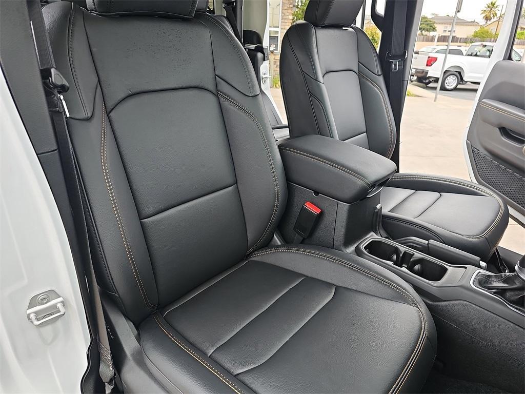 new 2025 Jeep Gladiator car