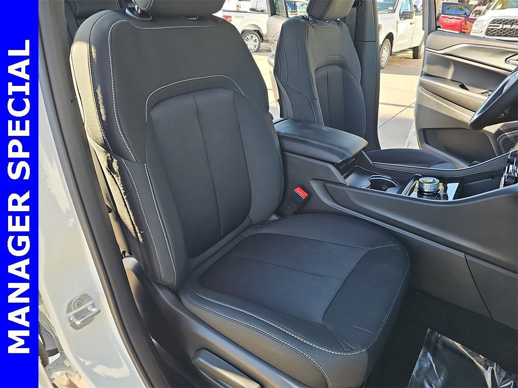 new 2025 Jeep Grand Cherokee L car, priced at $39,989