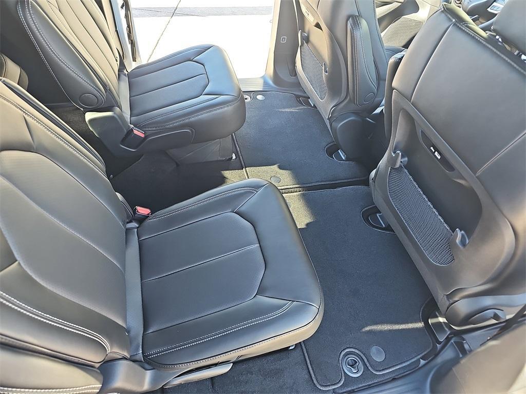 new 2025 Chrysler Pacifica car