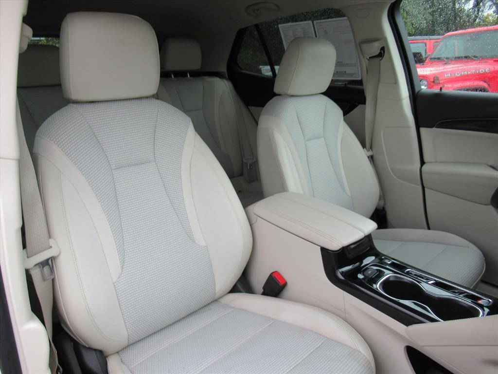 used 2021 Buick Envision car, priced at $22,000