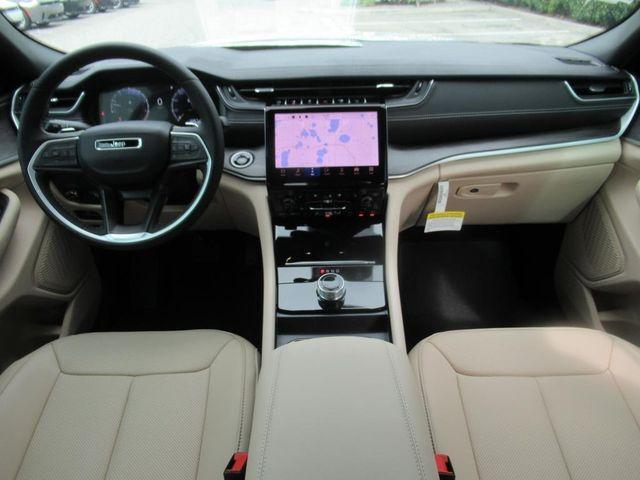new 2025 Jeep Grand Cherokee car, priced at $47,646