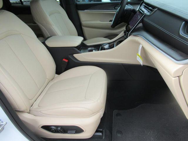 new 2025 Jeep Grand Cherokee car, priced at $47,646