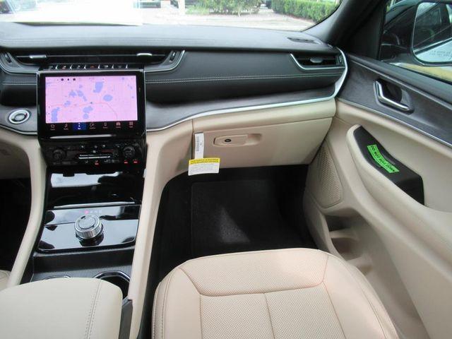 new 2025 Jeep Grand Cherokee car, priced at $47,646