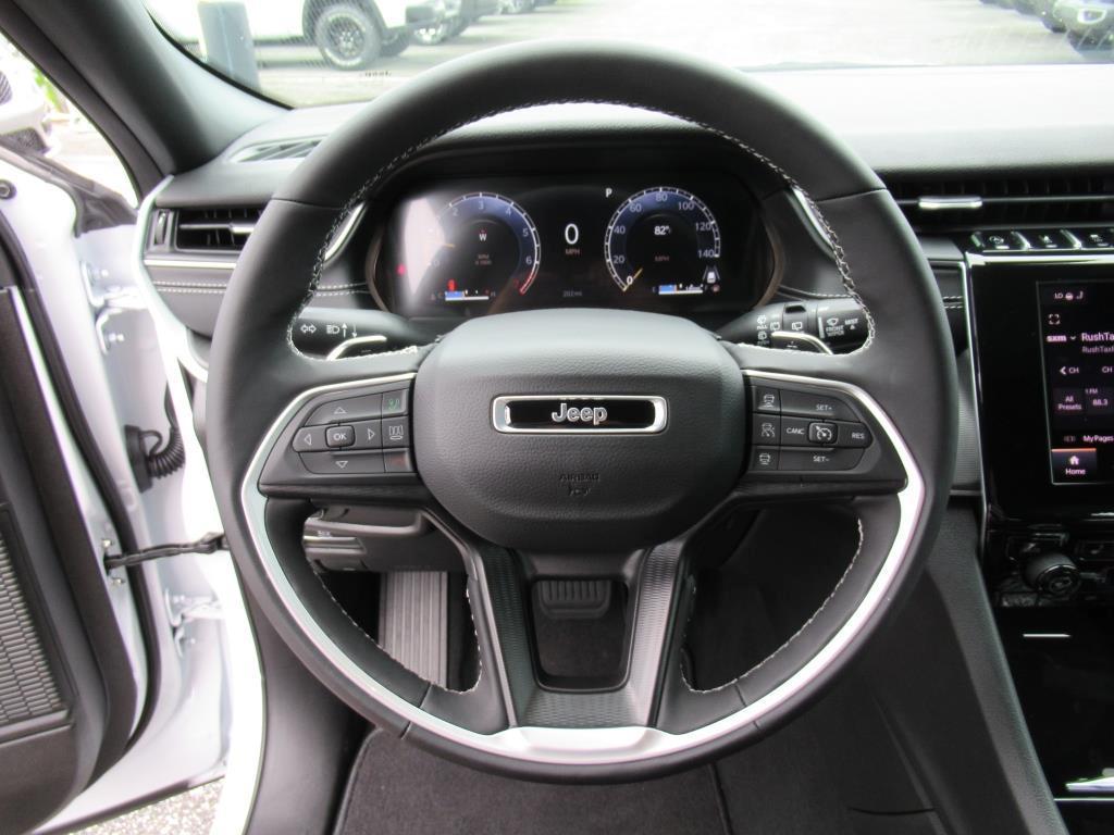 new 2025 Jeep Grand Cherokee car, priced at $40,780