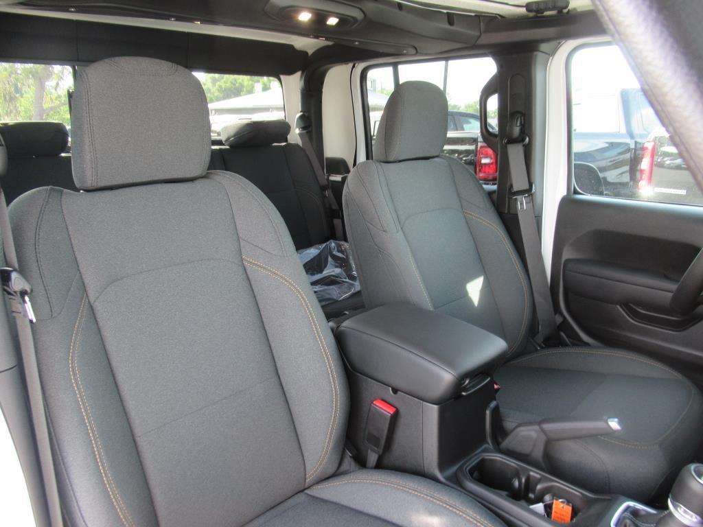 new 2025 Jeep Gladiator car, priced at $40,215