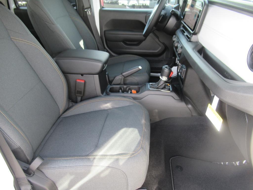 new 2025 Jeep Gladiator car, priced at $41,968