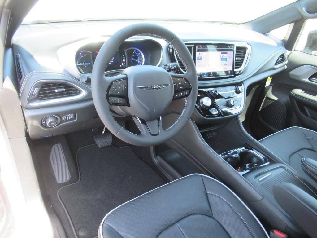 new 2025 Chrysler Pacifica Hybrid car, priced at $52,756