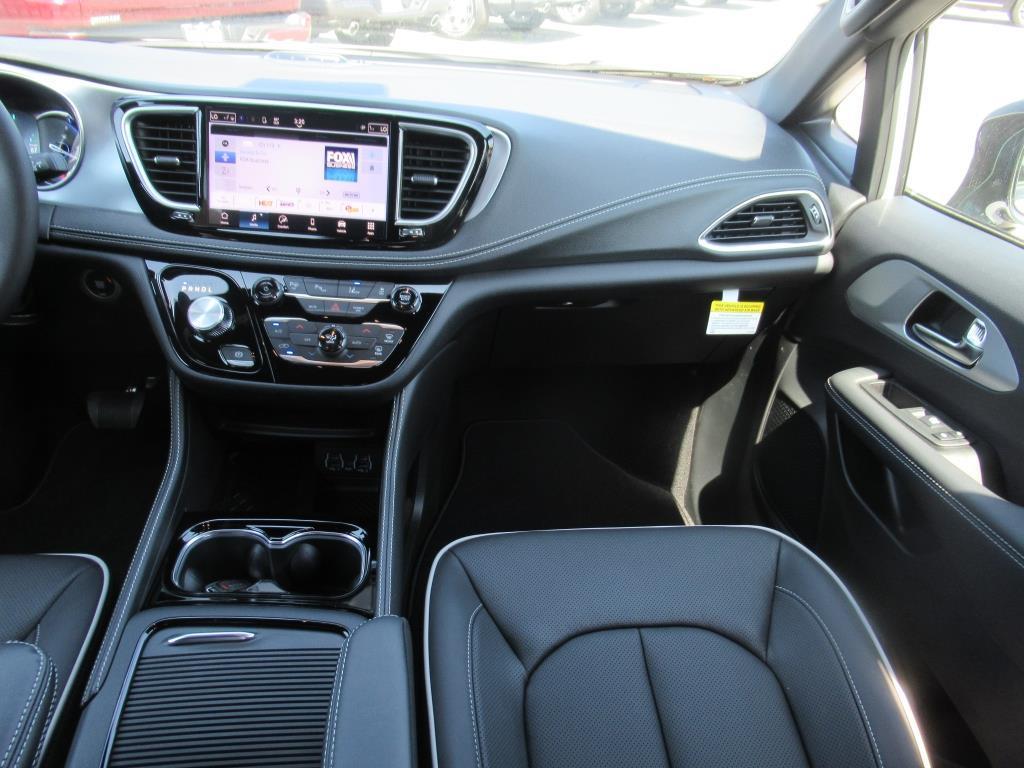 new 2025 Chrysler Pacifica Hybrid car, priced at $52,756