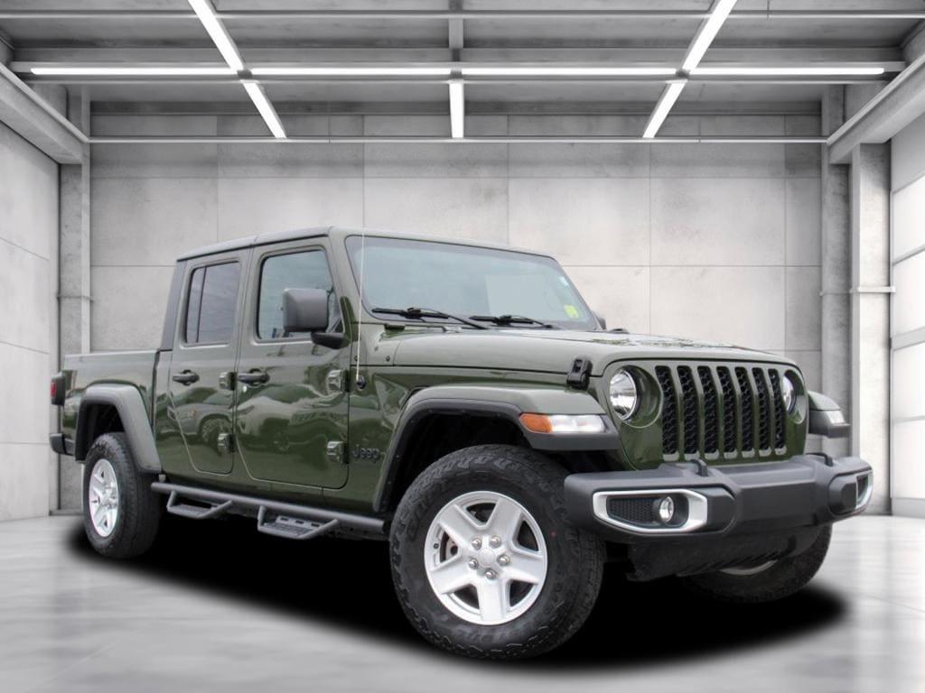 used 2022 Jeep Gladiator car, priced at $34,585