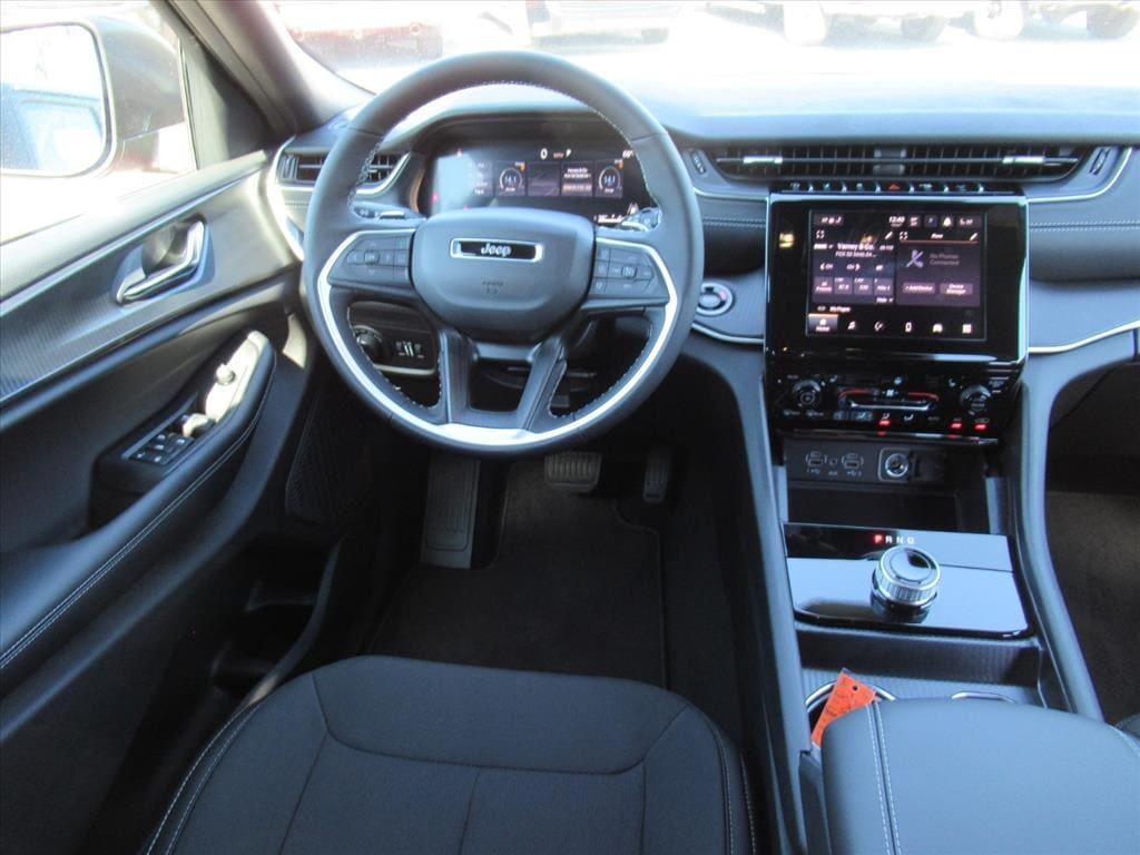 new 2025 Jeep Grand Cherokee car, priced at $32,071