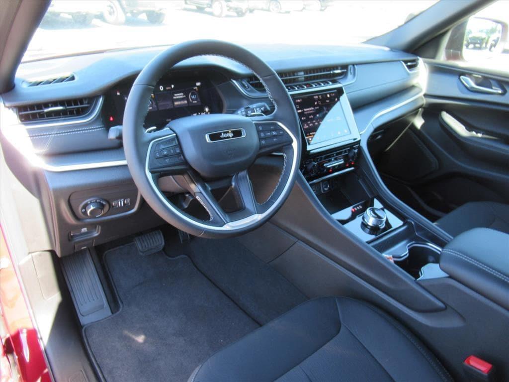 new 2025 Jeep Grand Cherokee car, priced at $32,071