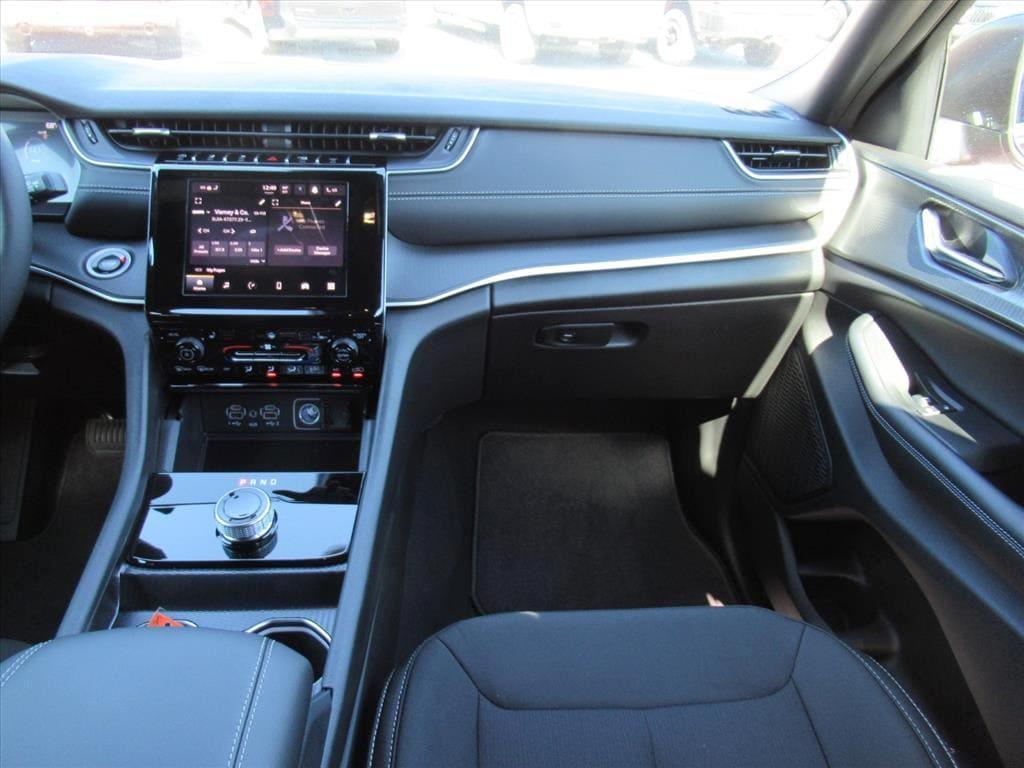 new 2025 Jeep Grand Cherokee car, priced at $32,071