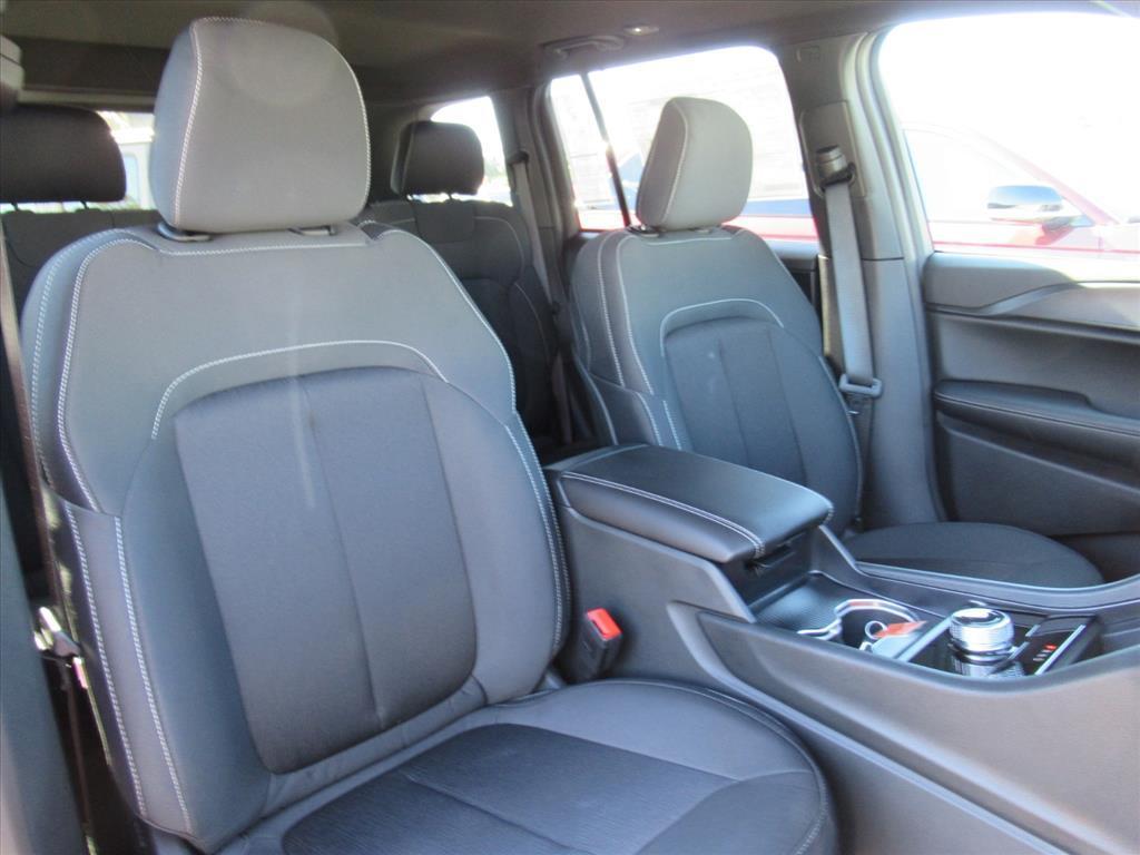 new 2025 Jeep Grand Cherokee car, priced at $32,071