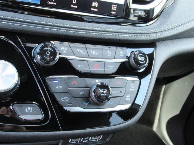new 2025 Chrysler Pacifica car, priced at $42,527