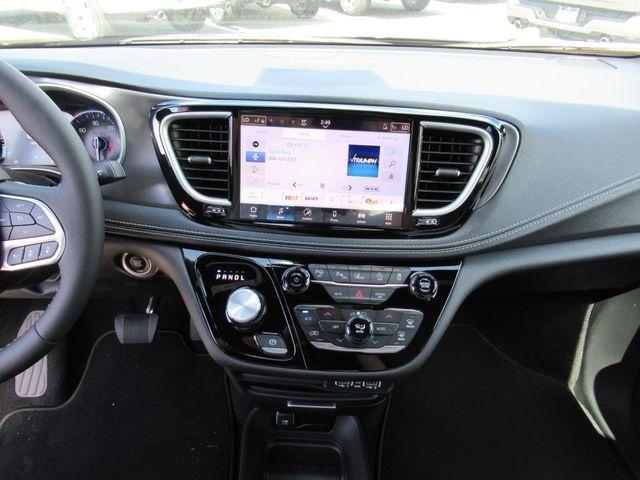 new 2025 Chrysler Pacifica car, priced at $42,527