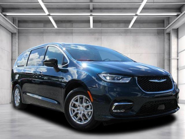 new 2025 Chrysler Pacifica car, priced at $42,527
