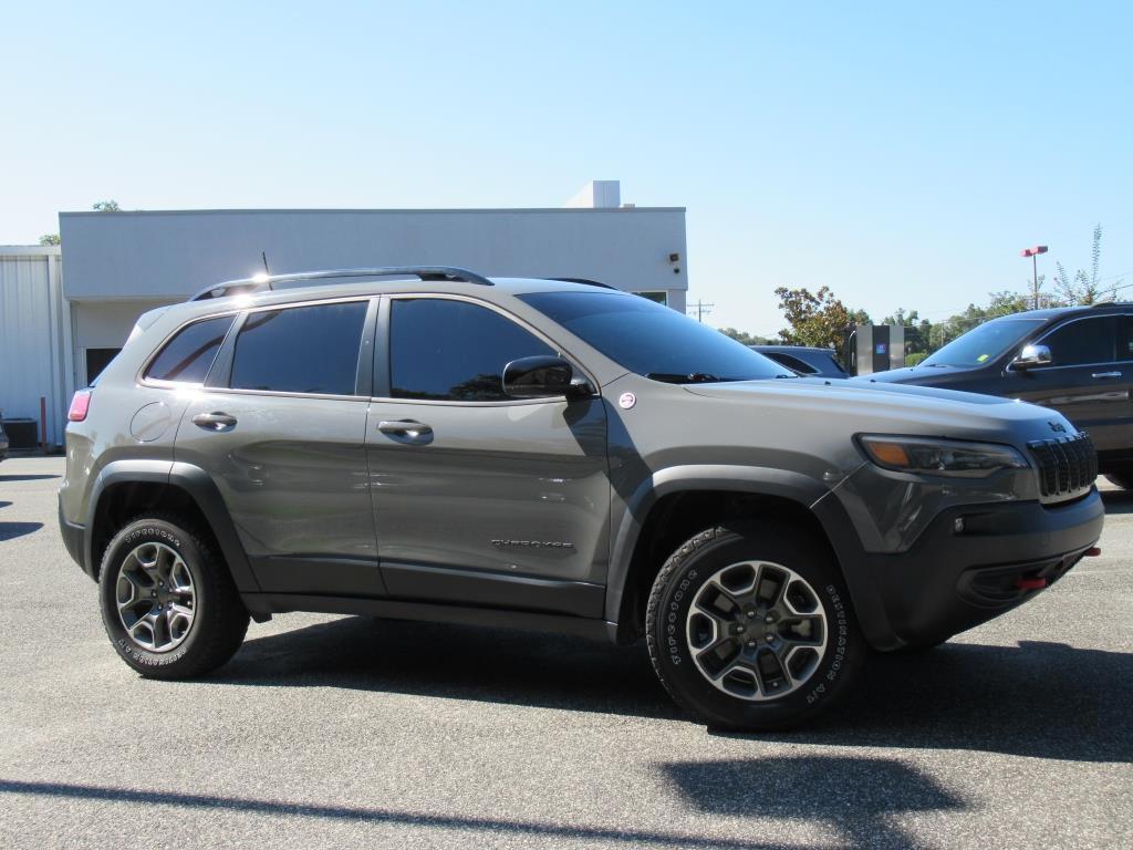 used 2022 Jeep Cherokee car, priced at $25,900